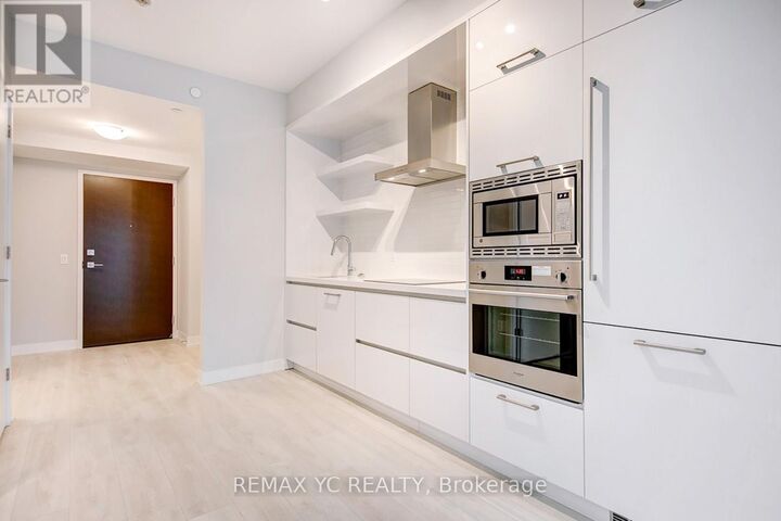 Property Photo:  2221 Yonge Street 3210  ON M4S 2B5 