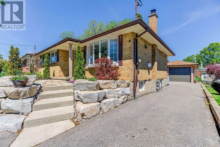 Property Photo: 778 Tennyson Avenue ON L1H 3K6