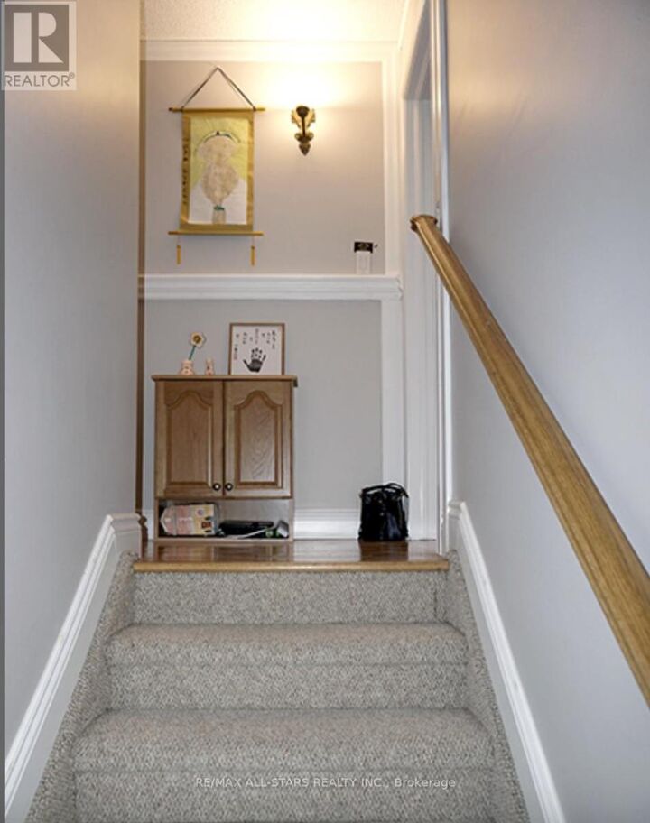 Property Photo:  27 Tranmer Road  ON L4A 7X4 