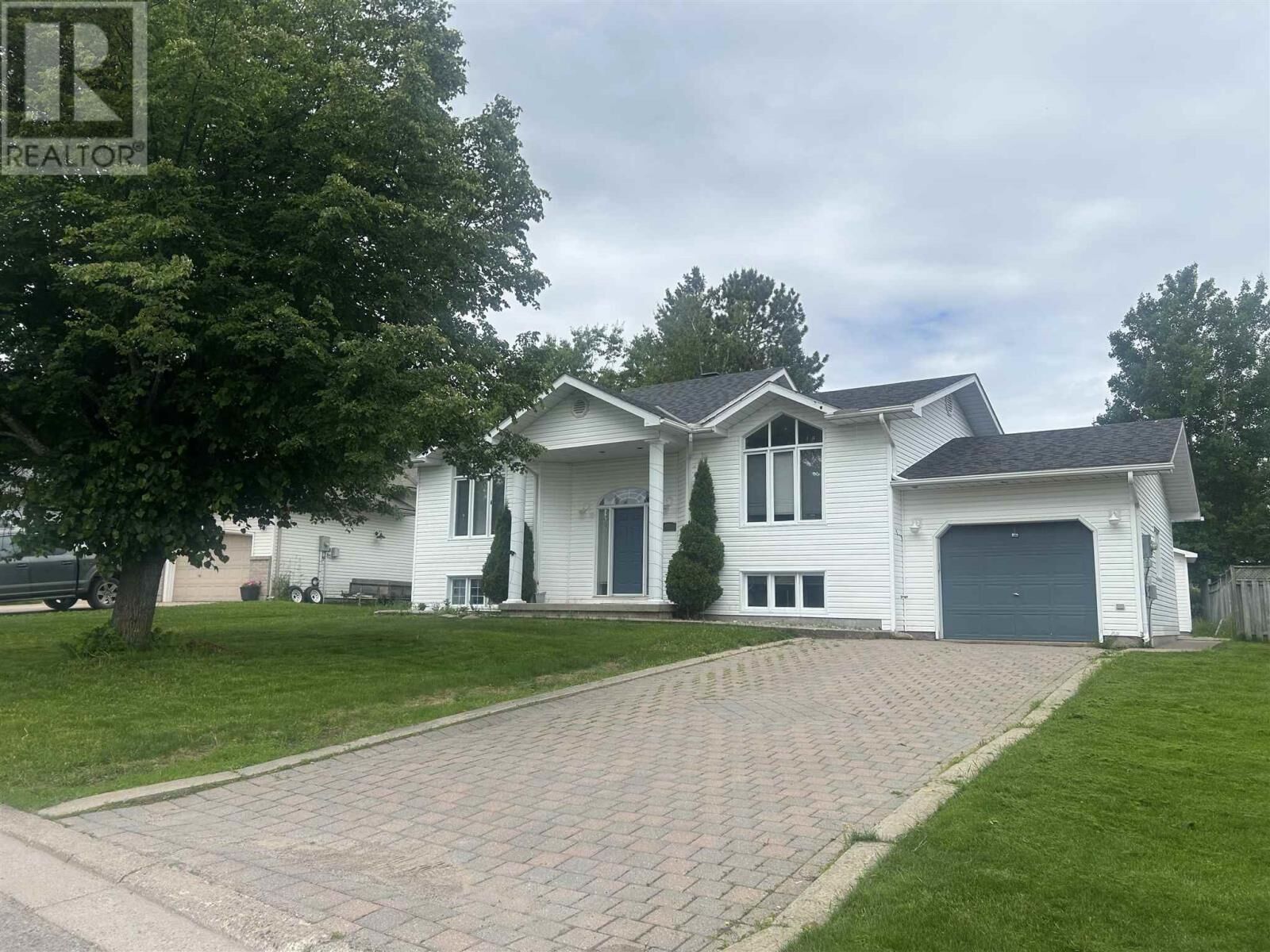 Photo de la propriété:  48 Millcreek Dr  ON P6B 6H6 