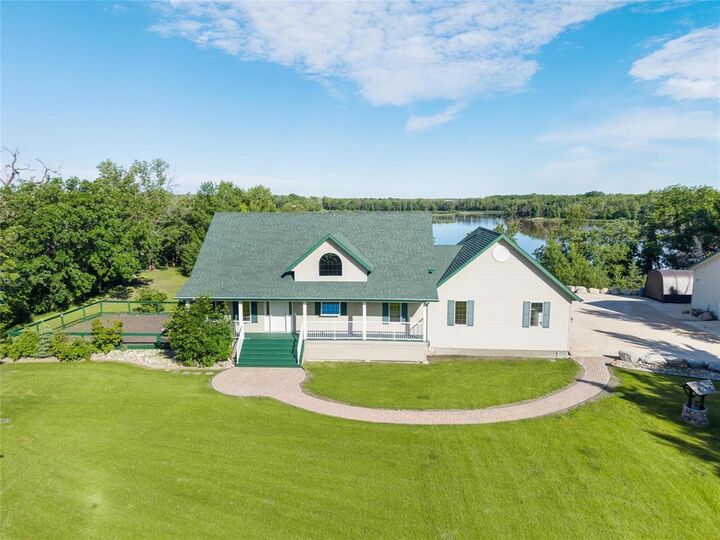 Property Photo: 224 Lakeview Drive MB R0E 0M0