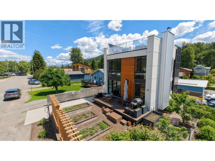 Property Photo: 1502 2nd Avenue BC V0B 1M0