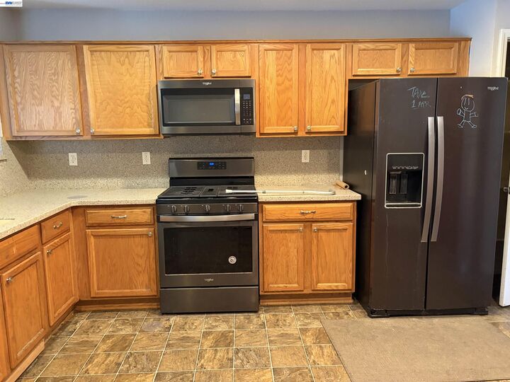 Property Photo: 1112 Yellowhammer Dr CA 95363