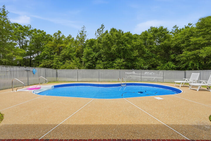 Property Photo:  5870 Oakcrest Drive  FL 32539 