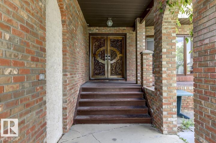 Property Photo: 6819 10 Av NW AB T6K 2T9