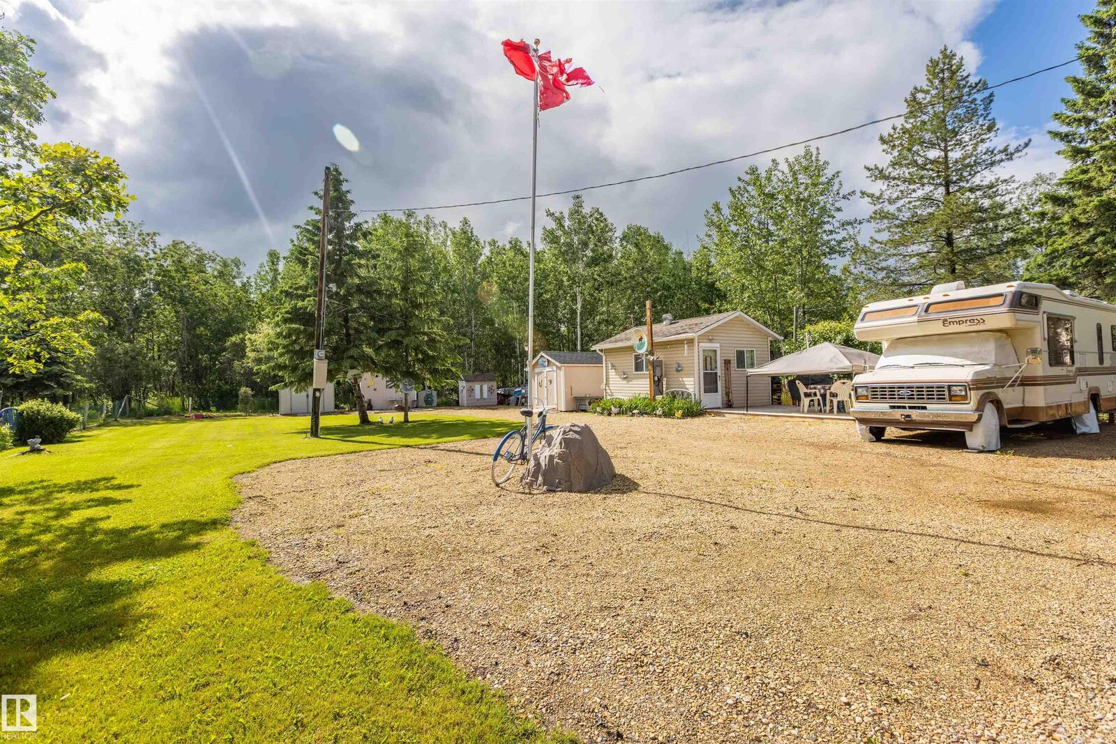 Property Photo: 4103 Sylvan Cove AB T0E 1V0