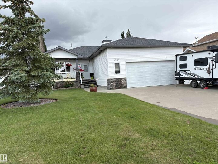 Property Photo:  5528 43 Street  AB T0B 2R0 