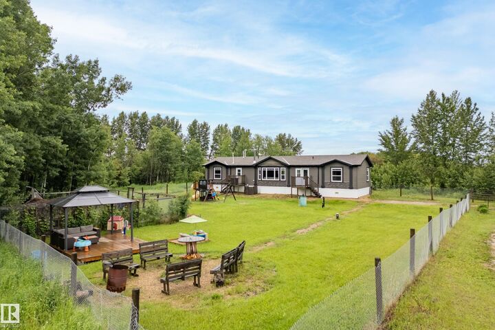Property Photo:  59415 Range Road 243  AB T0G 0P0 