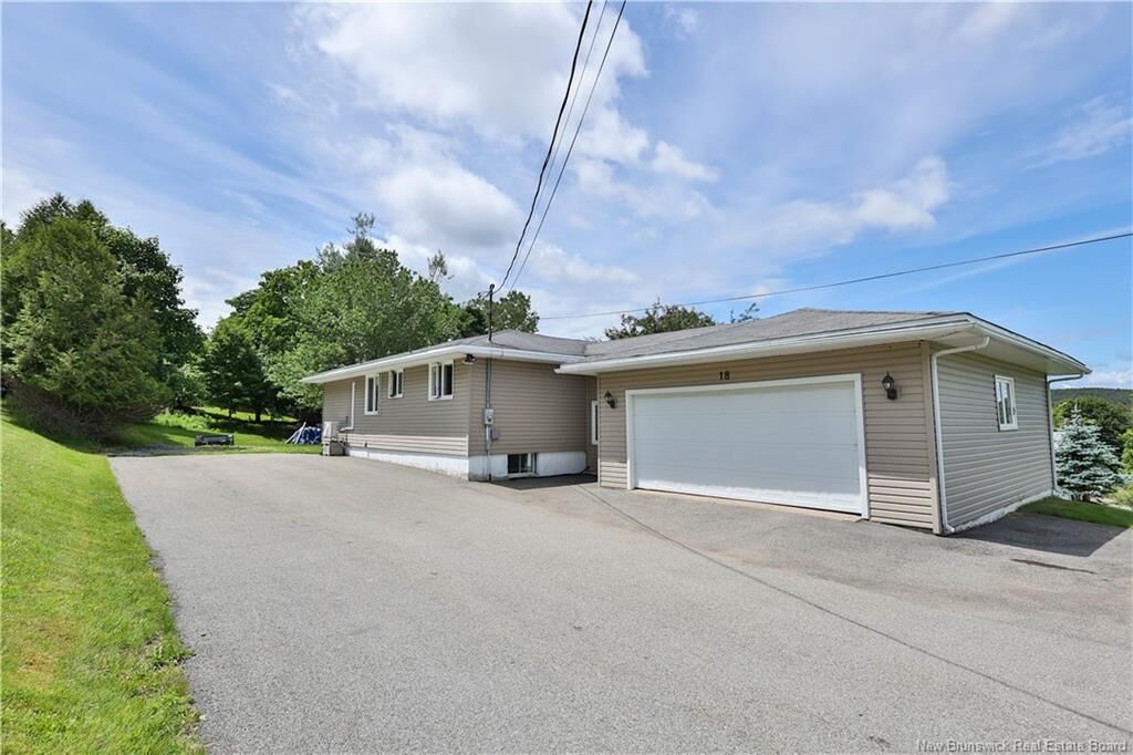 Property Photo:  18 Quispamsis Road  NB E2E 1M2 