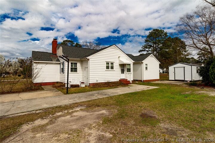 Property Photo: 717 W Cutlar Street NC 28384
