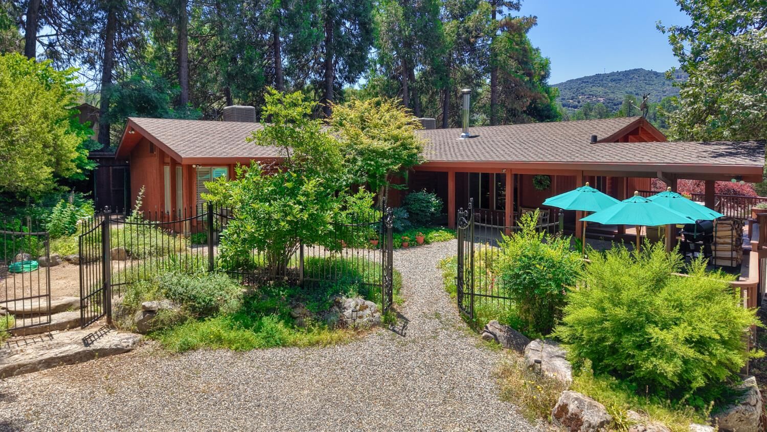 Property Photo: 39670 Highview Drive CA 93644