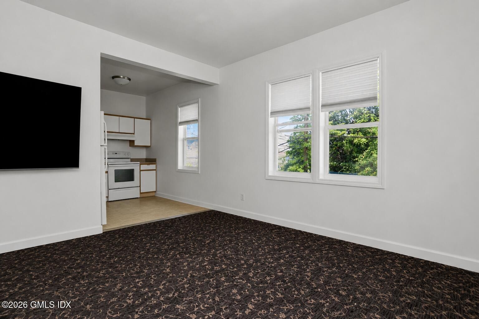 Property Photo: 2 S New Street 2 CT 06830