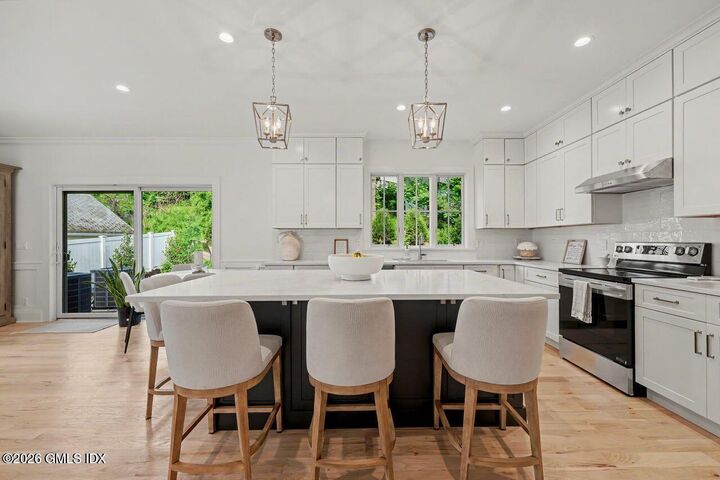 Property Photo:  195 S Water Street North  CT 06830 