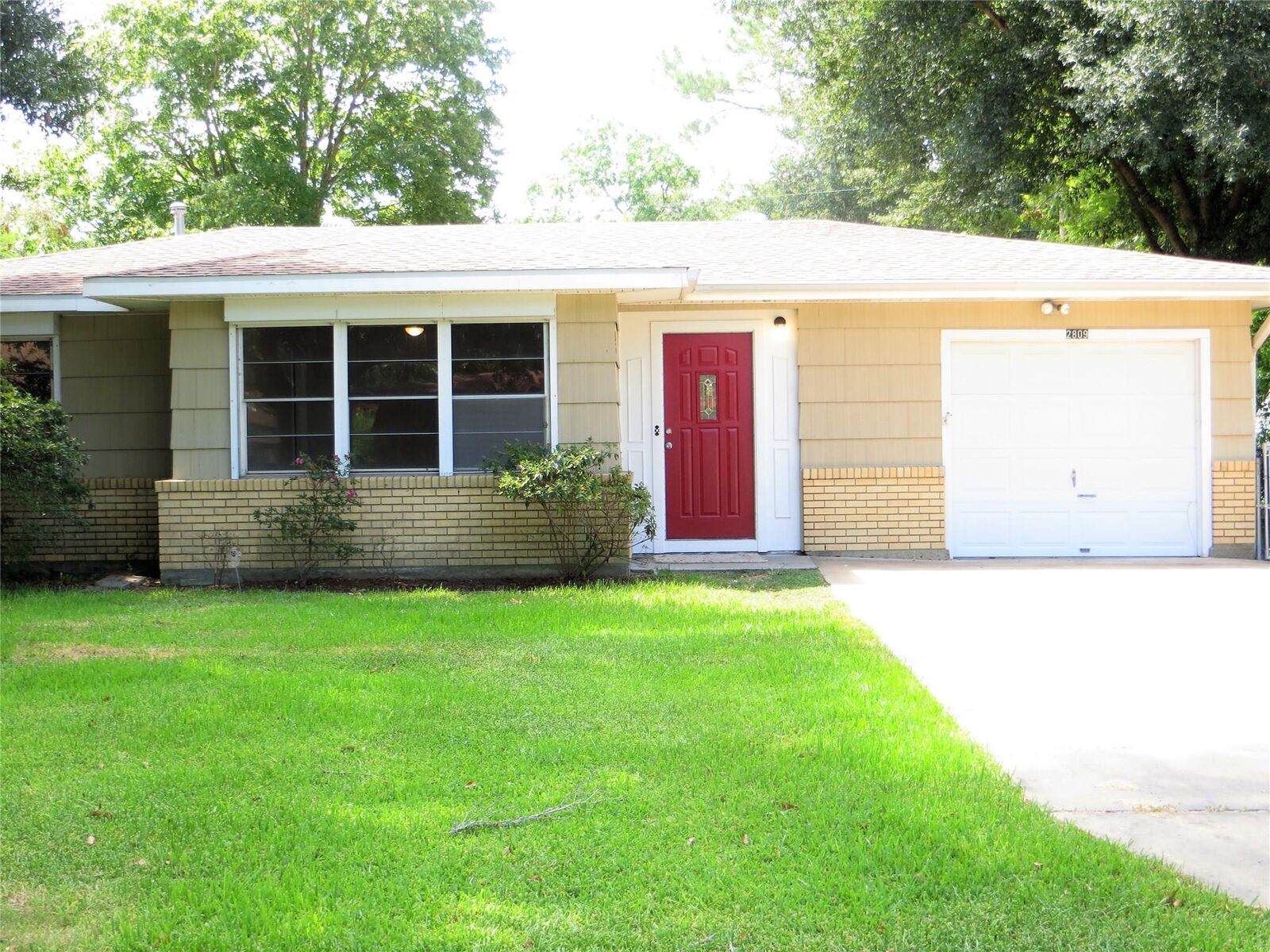 Property Photo:  2809 Rosadele Street  TX 77568 