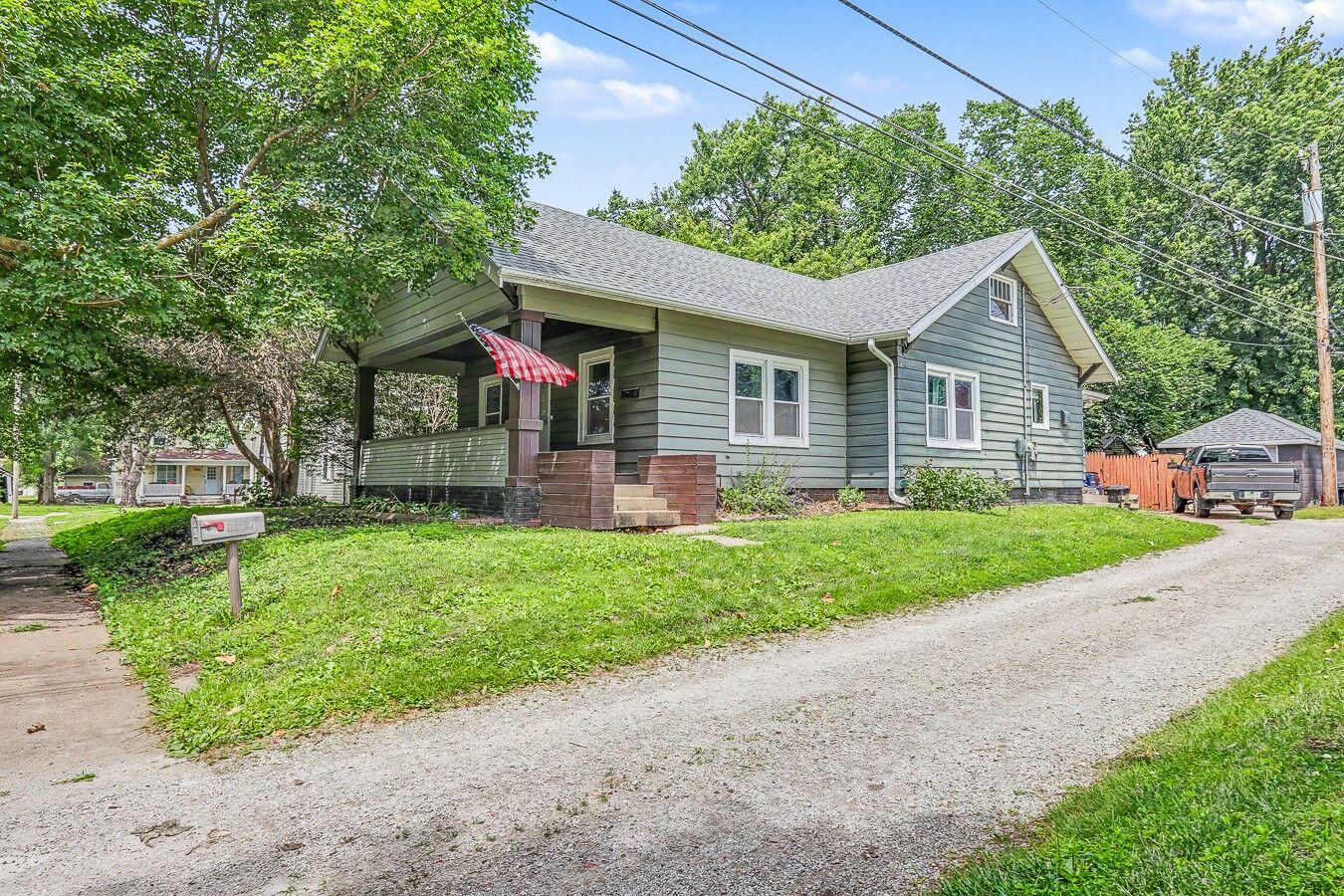 Property Photo: 309 D Avenue W IA 52577