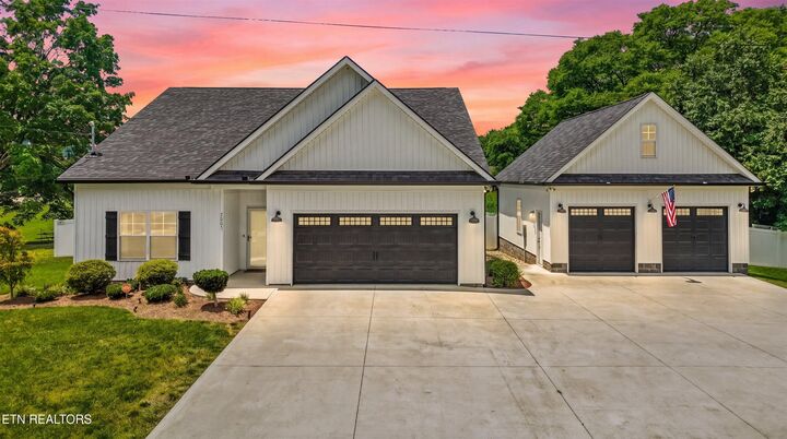 Property Photo:  7605 Cedarcrest Rd  TN 37938 