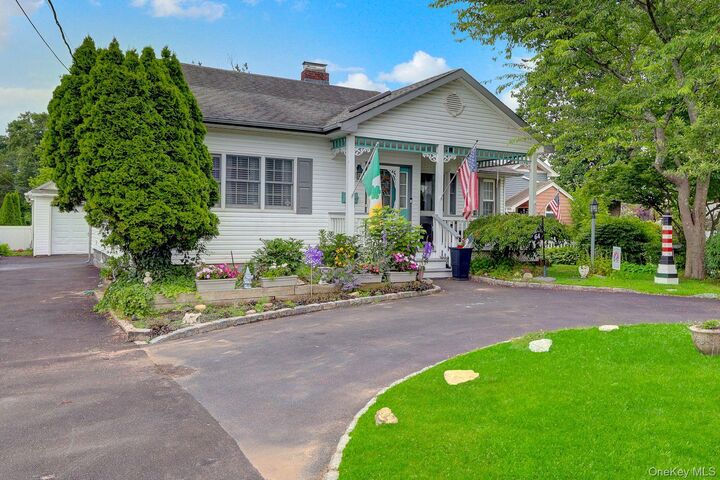 Property Photo:  64 Hamilton Street  NY 11701 