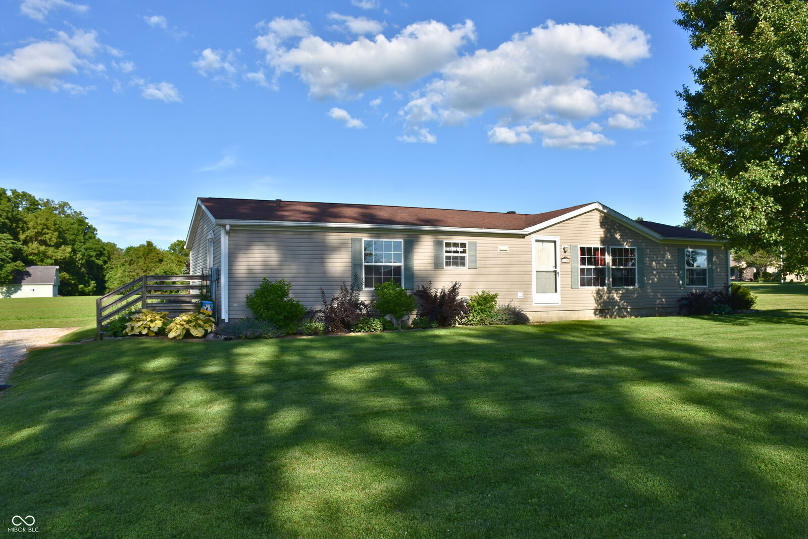 Property Photo: 7495 Meadowview Lane IN 46151