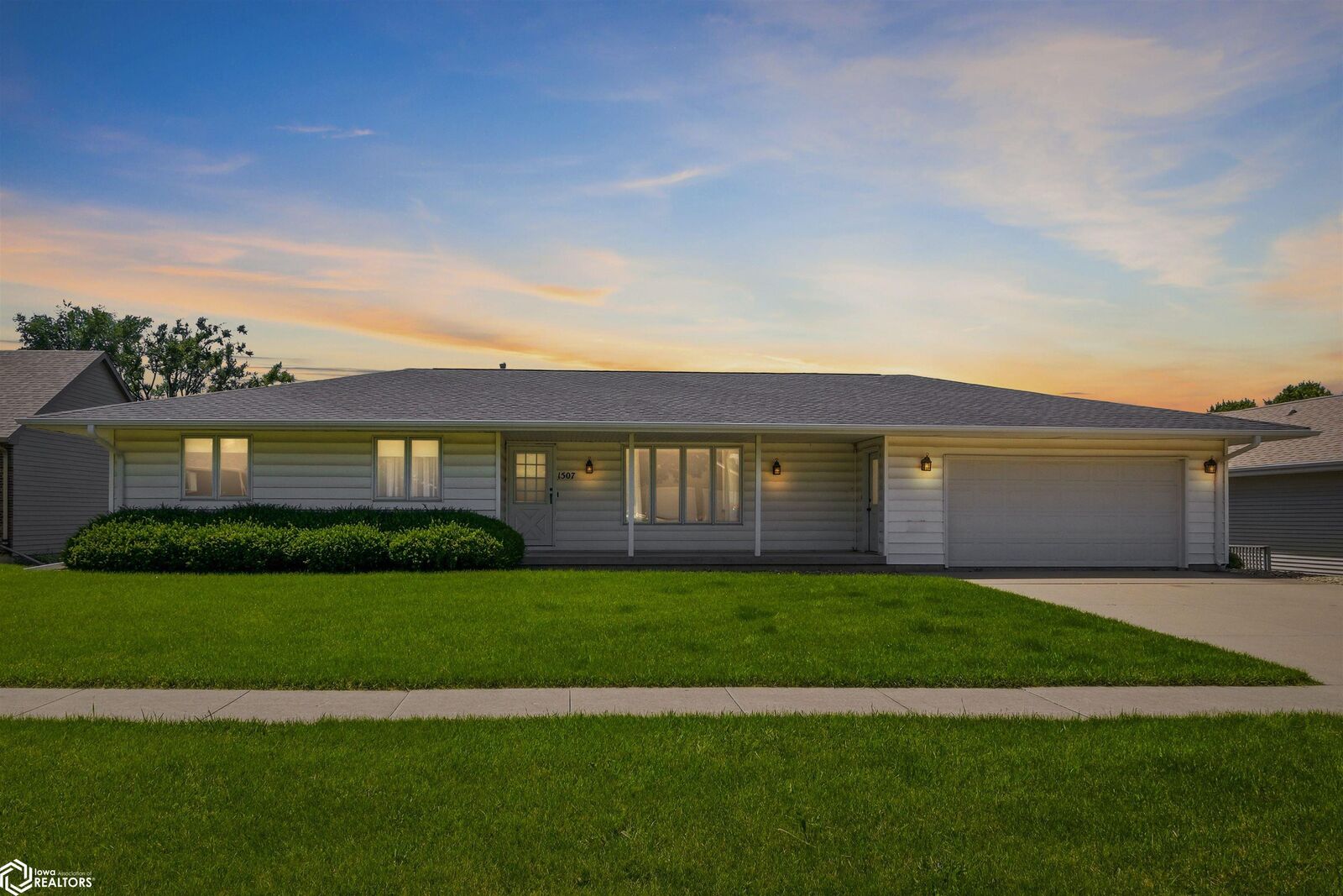 Property Photo:  1507 S 5th Street  IA 50158 