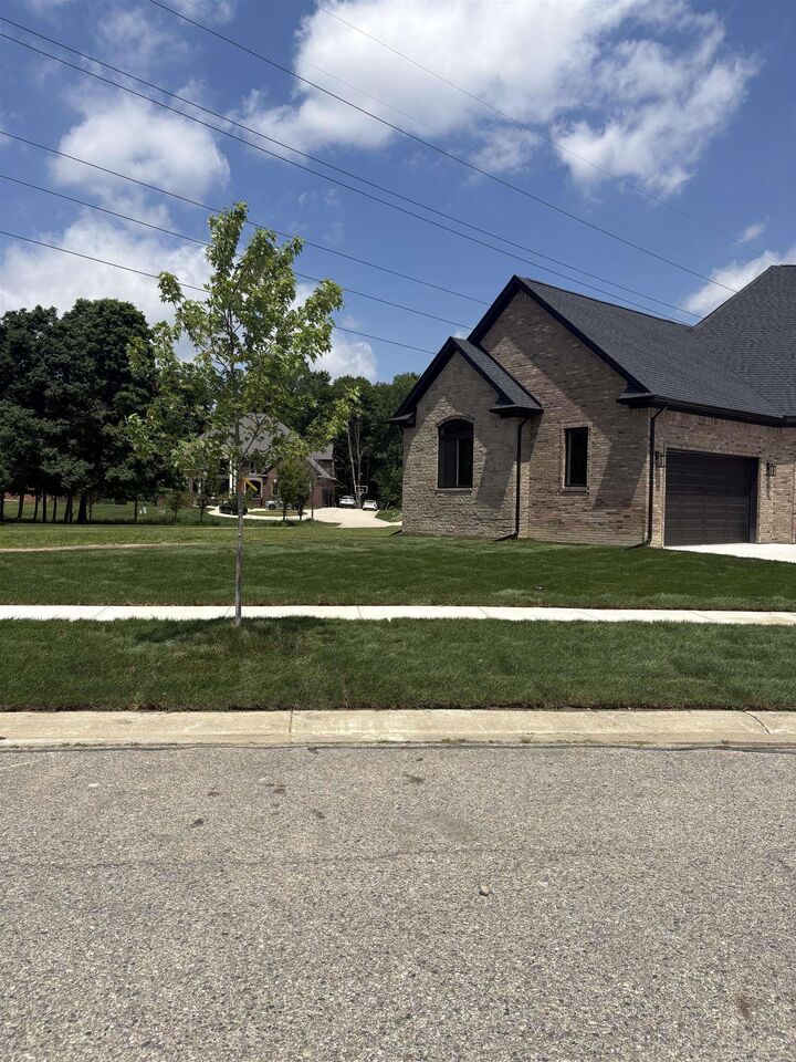 Property Photo:  10505 Excalibur Drive  MI 48315 