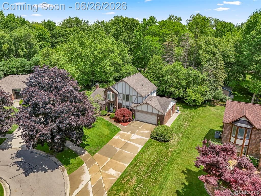 Property Photo:  17520 Laurel Drive  MI 48152 2962 