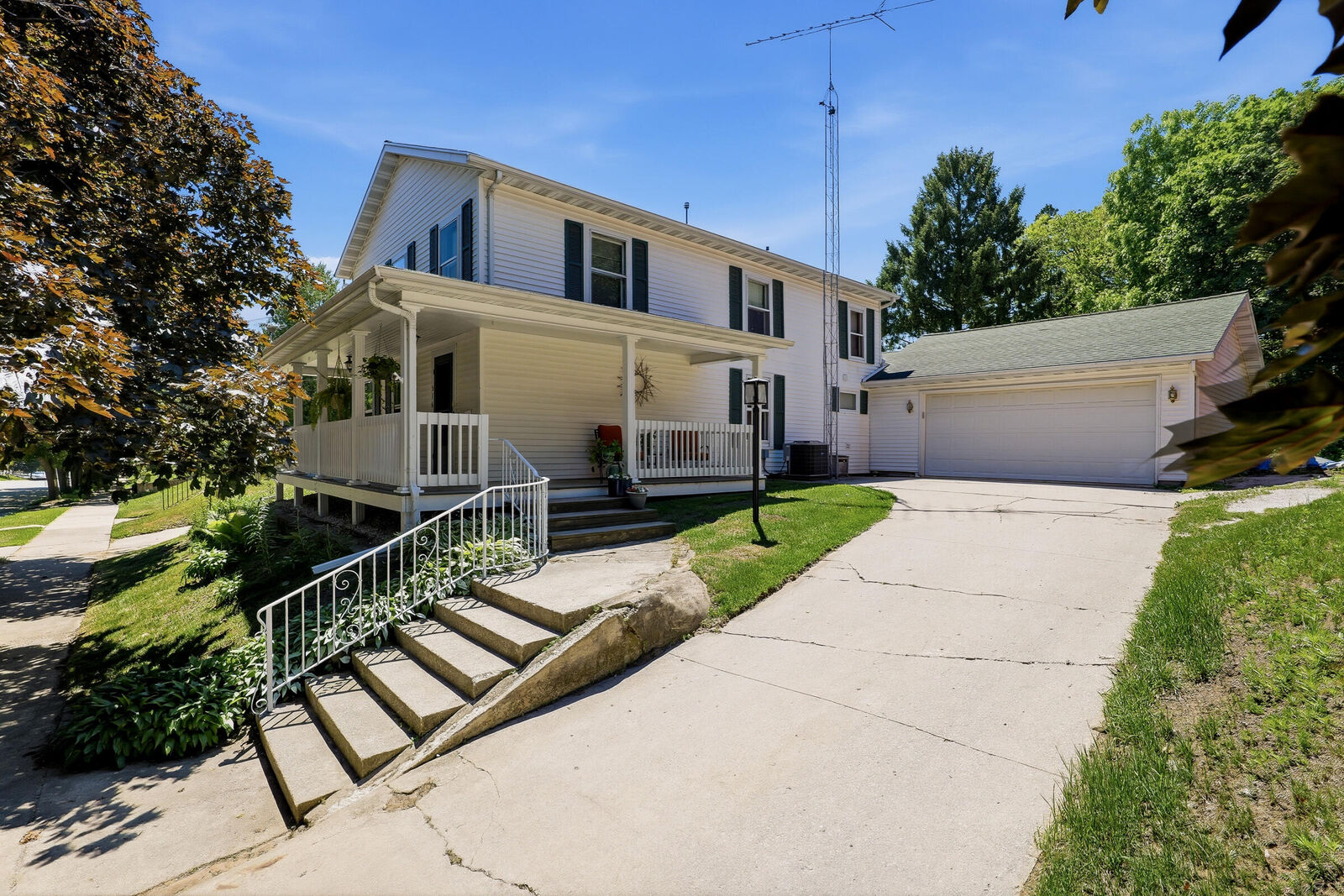 Property Photo:  516 N 5th St  WI 54220 