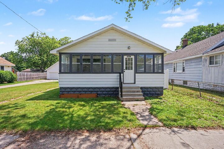 Property Photo:  2226 Blodgett Street  MI 49441 