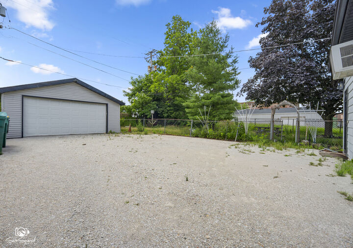 Property Photo:  116 N Hickory Street  IL 60435 