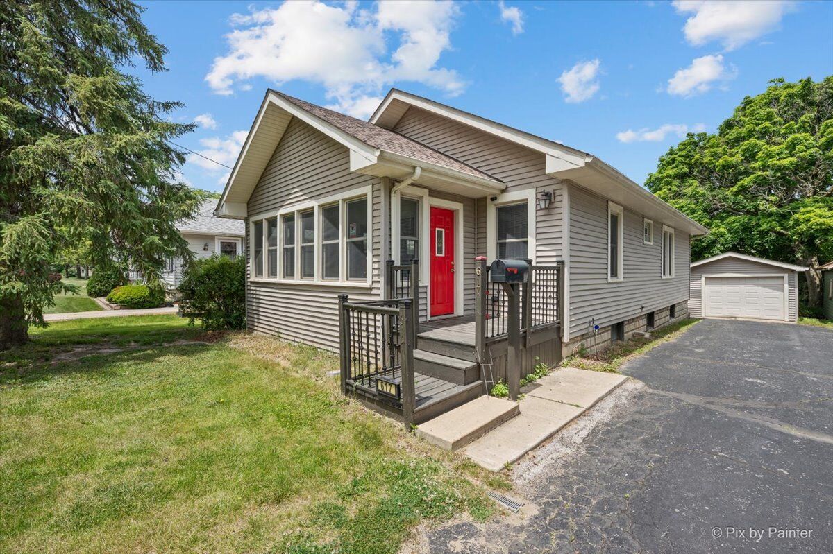Property Photo:  617 2nd Street  IL 60417 