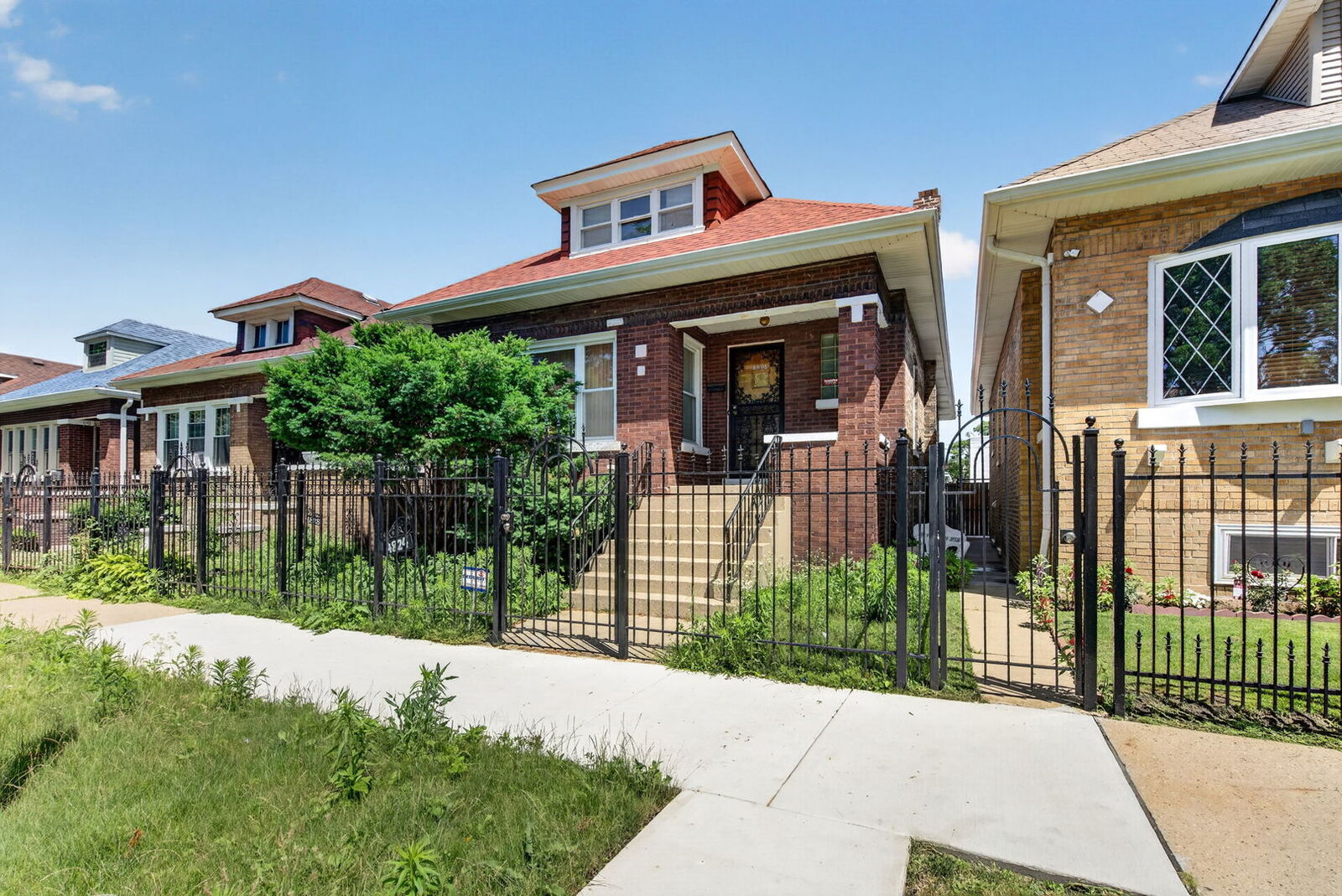 Property Photo: 4824 W Concord Place IL 60639