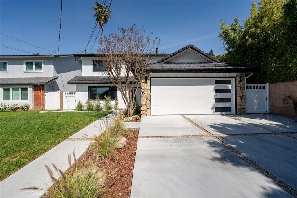 Property Photo: 13925 Branton Place CA 91423
