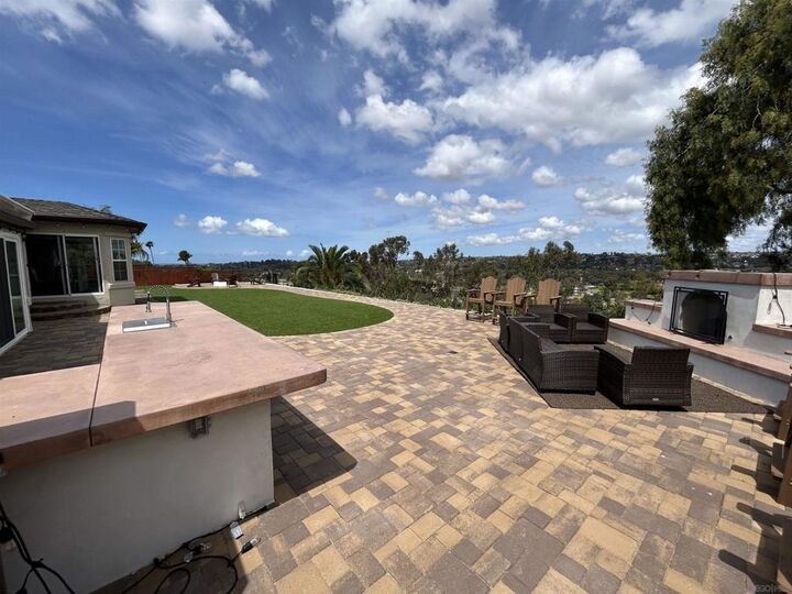 Property Photo:  