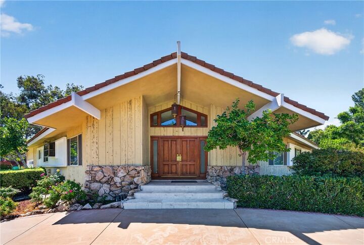 Property Photo: 10401 Wystone Avenue CA 91326
