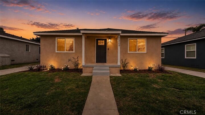 Property Photo:  2409 Pepperwood Avenue  CA 90815 