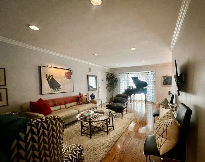 Property Photo:  6 N Alboni  CA 90802 