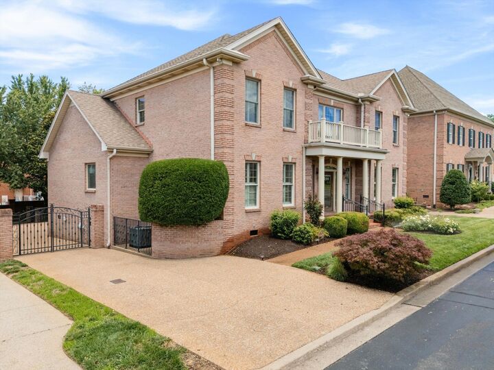 Property Photo:  111 Carriage Way  TN 37075 