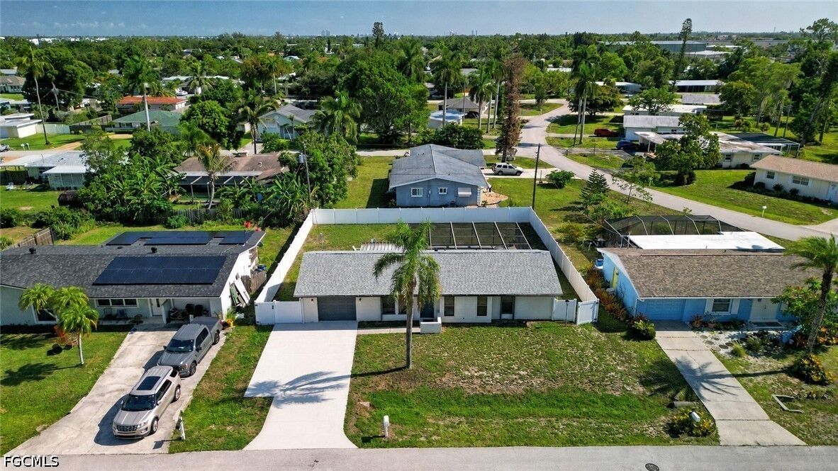 Property Photo:  2259 Chandler Avenue  FL 33907 
