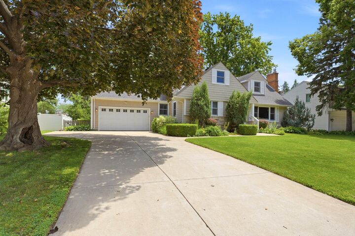 Property Photo: 7109 Heatherton Trail MN 55435
