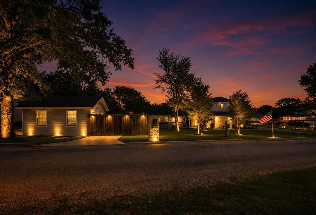 Property Photo: 608 Casas Del Norte Court TX 76049