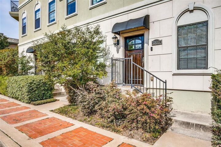 Property Photo: 3405 Bryan Street F TX 75204