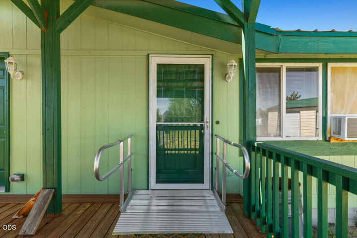 Property Photo:  6505 Hilyard Avenue  OR 97603 