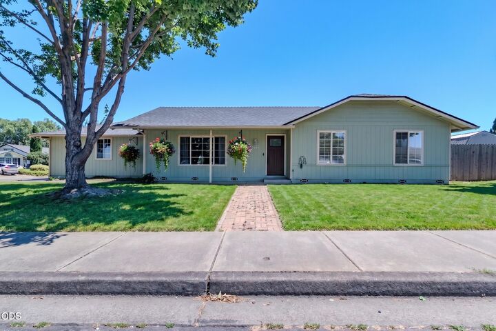 Property Photo:  1104 Coachman Drive  OR 97502 