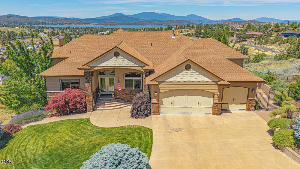 Property Photo:  1354 Ridgecrest Drive  OR 97601 