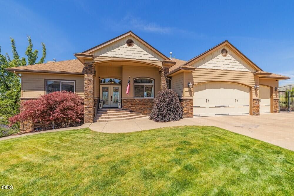Property Photo:  1354 Ridgecrest Drive  OR 97601 