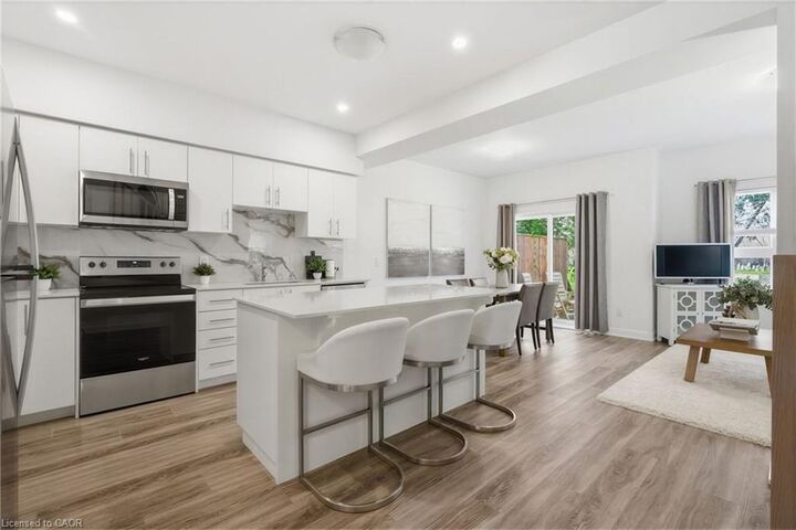 Property Photo:  110 Fergus Avenue 22  ON N2A 0K9 
