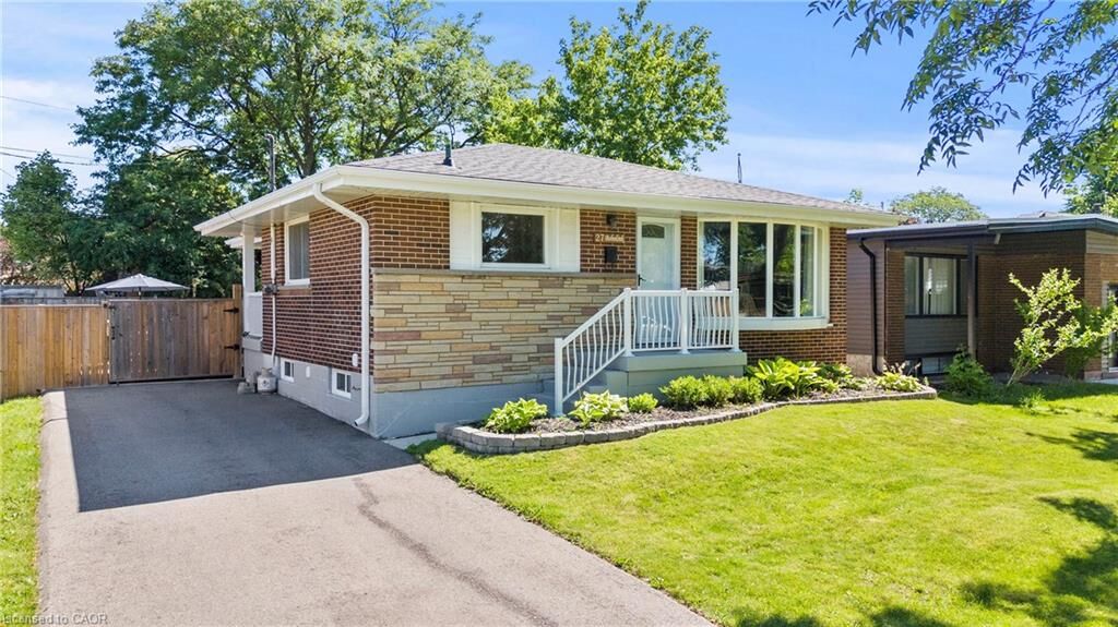 Property Photo:  27 Bobolink Road  ON L9A 2P3 