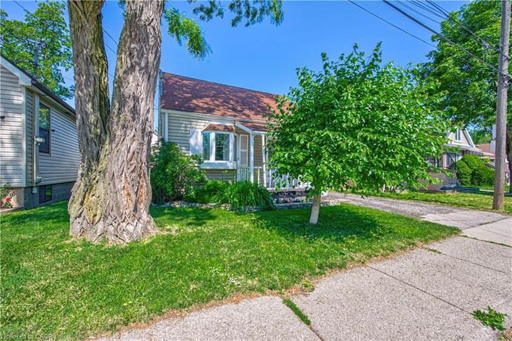 Property Photo:  44 East 32nd Street  ON L8V 3R6 