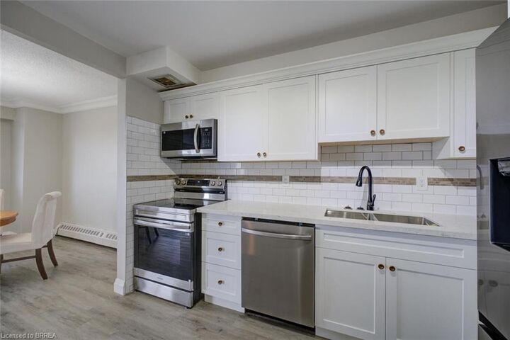 Property Photo: 640 West Street 909 ON N3R 6M3