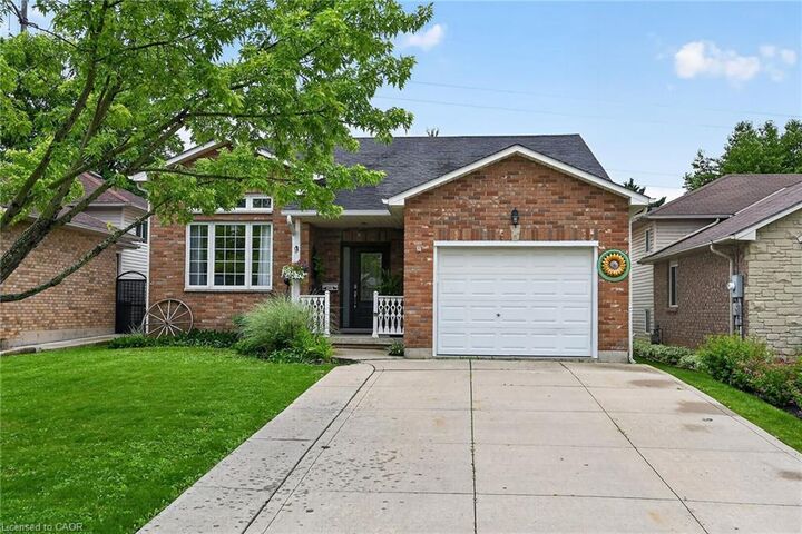 Property Photo:  15 Fuller Drive  ON N3W 2L3 