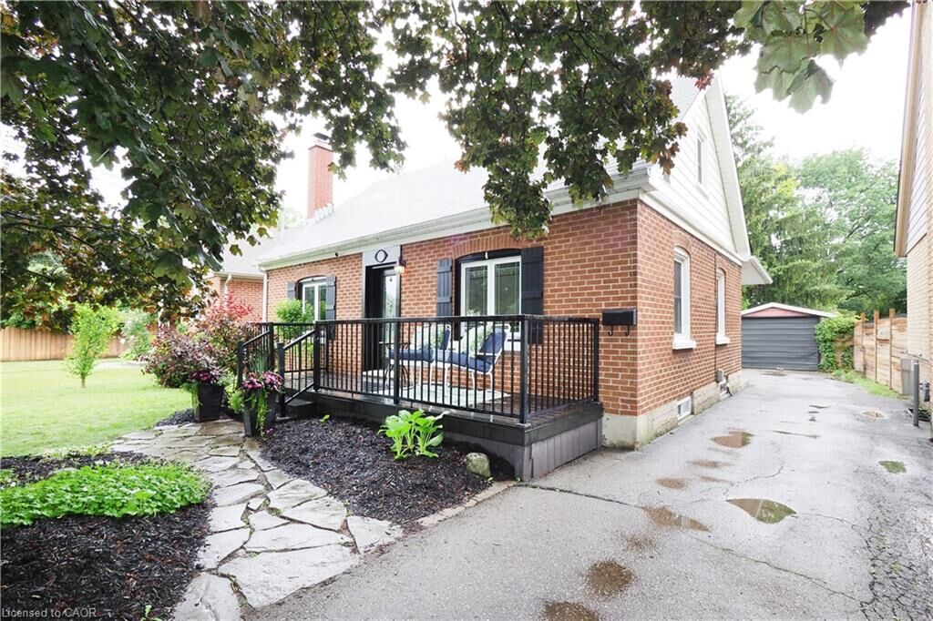 Property Photo:  633 Rose Street  ON N3H 2E7 